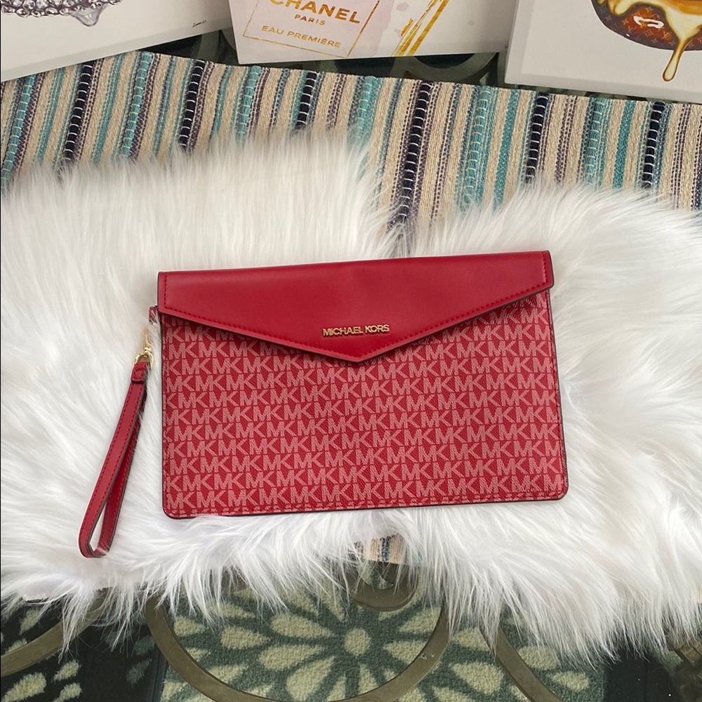 EUC Michael Kors large signature envelope Wristlet Clutch
